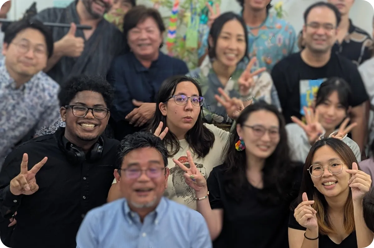 ⾊んな外国の⾯⽩い先⽣が集い